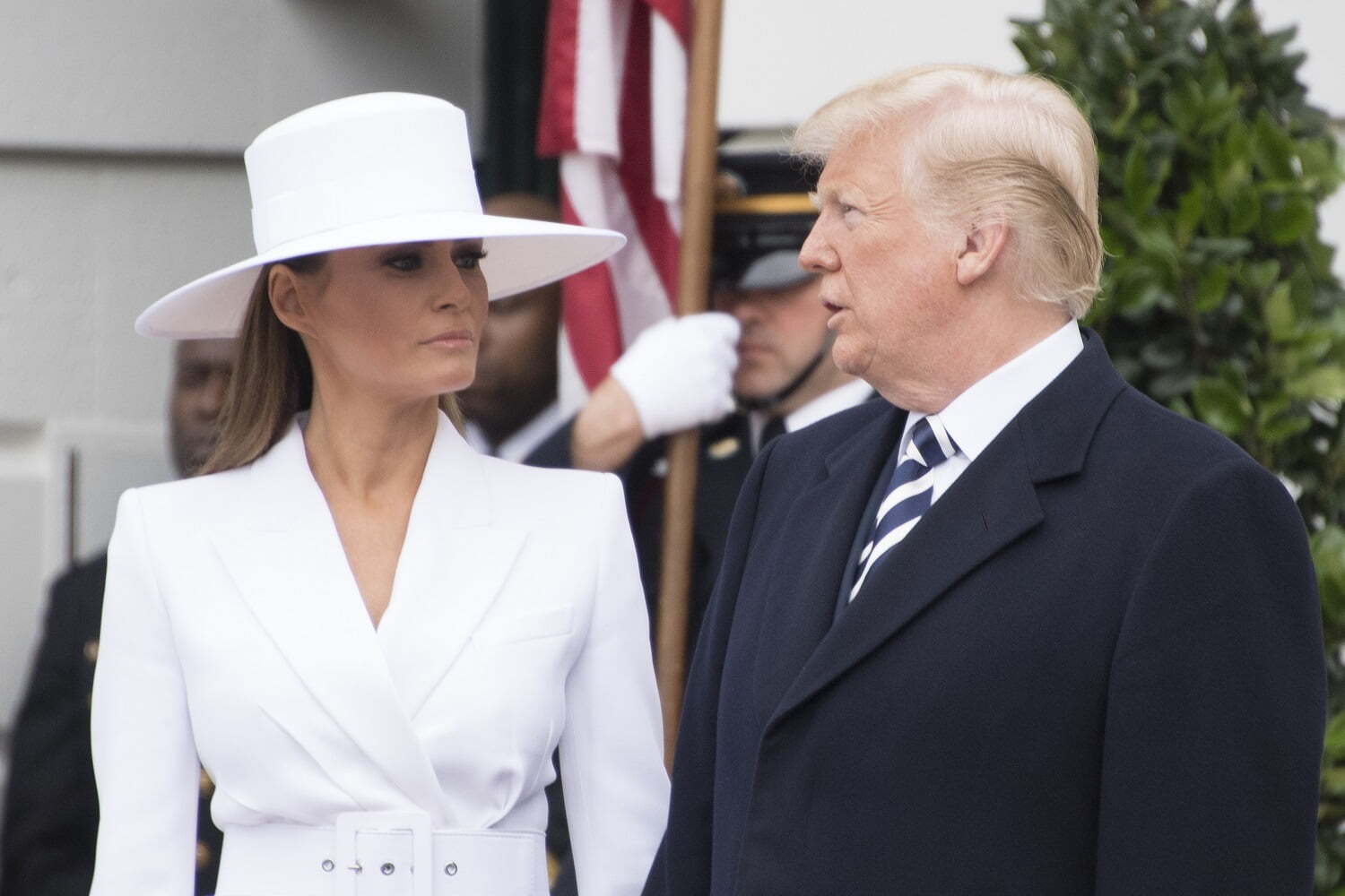 Bà Melania Trump Bị Phát Hiện tự Bán Tự Mua Nft Của Bản Thân